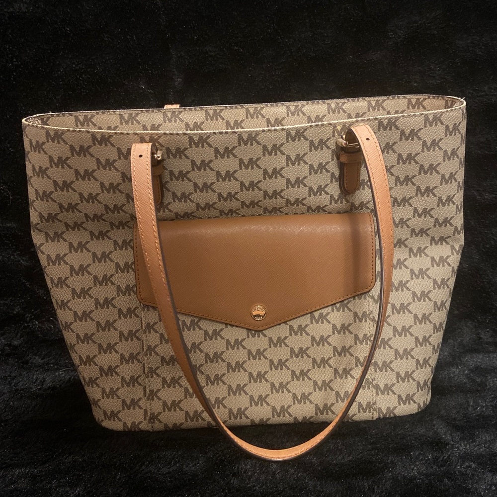 tan acorn color michael kors purse